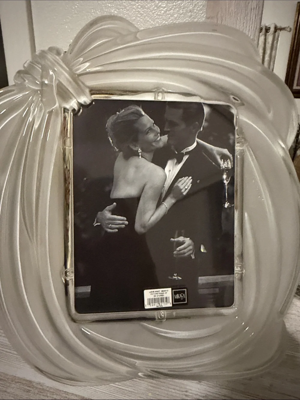 Mikasa Frosted Glass Photo Frame with Decorative Bow - White